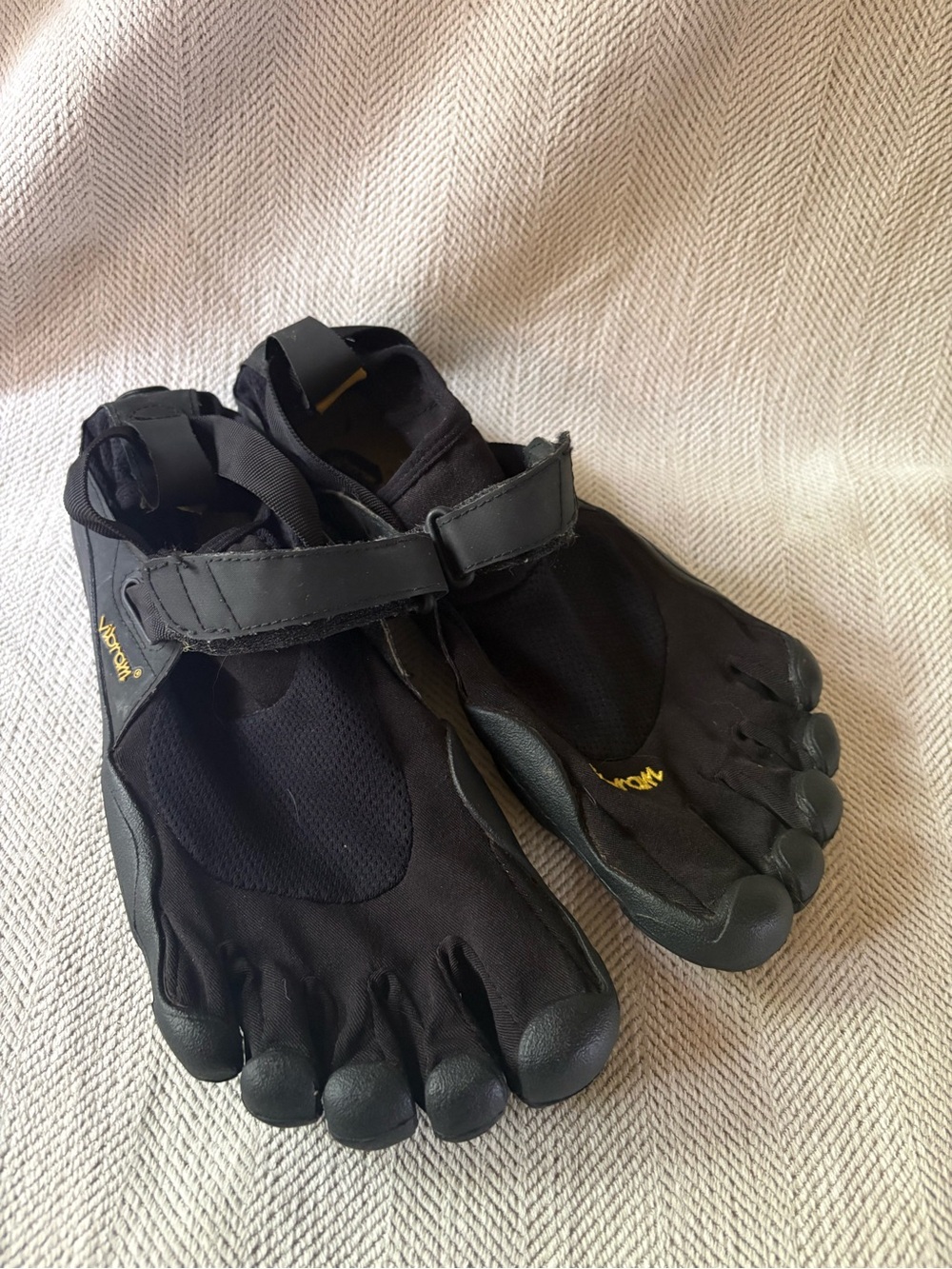 Vibram FiveFingers Black Minimalist Toe Sneakers